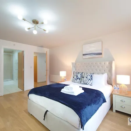 Free Parking - Serviced Two Bed London Docklands