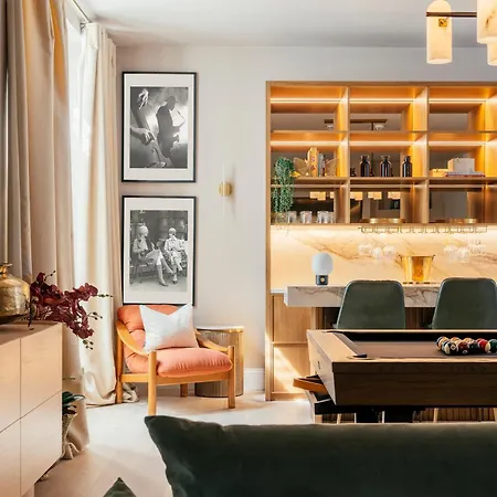 Luxury Fulham Townhouse With A Bar & Games Apartment