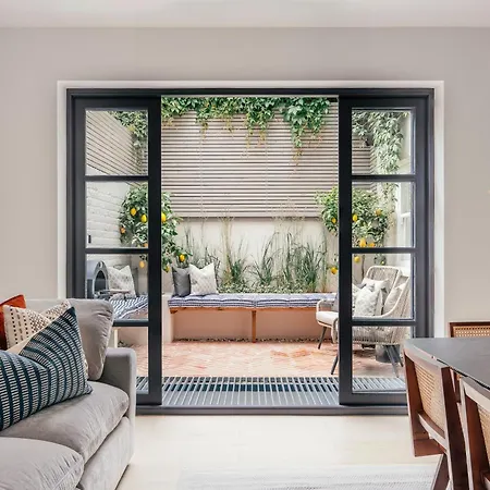 Luxury Fulham Townhouse With A Bar & Games Apartment