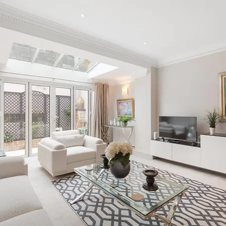 Stunning Knightsbridge 2bed Flat!