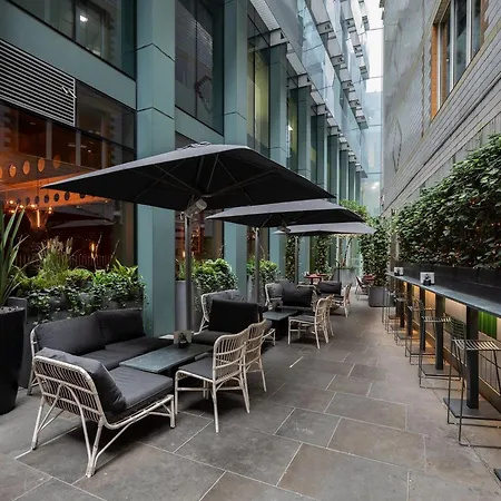2bd In Whitechapel, * London