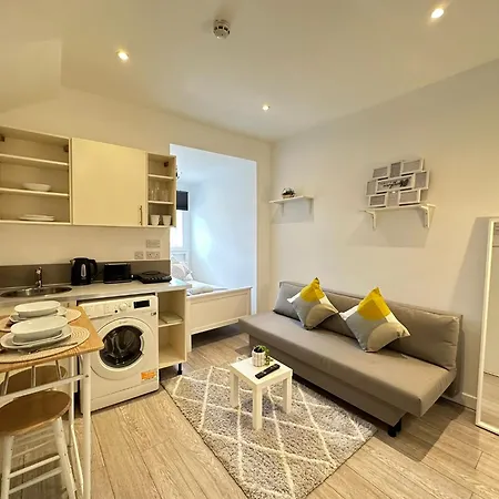 Comfortable Family In Londres