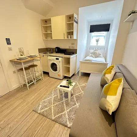 Comfortable Family In Apartamento