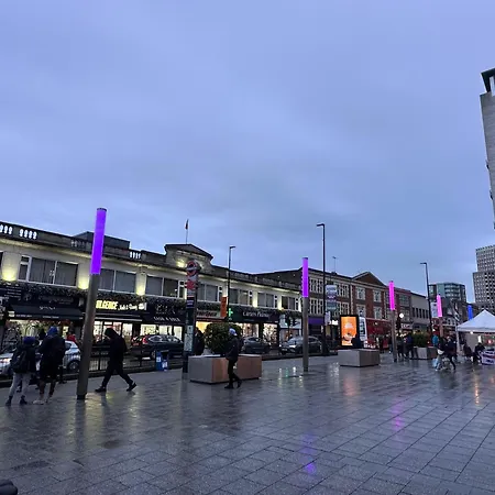 The Wembley Escape, Modern Stays, Big City Vibes Homestay