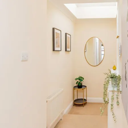 Beautiful Top-floor 2-bedroom Flat In Battersea With Private Balcony & Scenic Views Apartment *