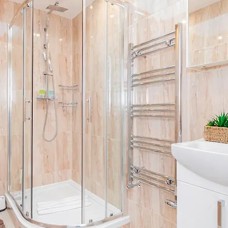 Apartment Beautiful Top-floor 2-bedroom Flat In Battersea With Private Balcony & Scenic Views London