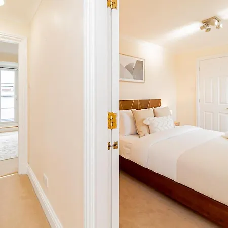 Beautiful Top-floor 2-bedroom Flat In Battersea With Private Balcony & Scenic Views Apartment London