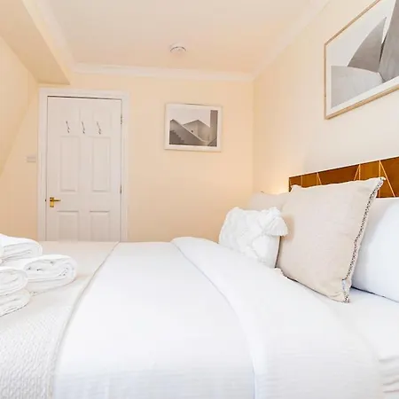 Apartment Beautiful Top-floor 2-bedroom Flat In Battersea With Private Balcony & Scenic Views London