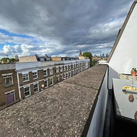Apartment Beautiful Top-floor 2-bedroom Flat In Battersea With Private Balcony & Scenic Views London