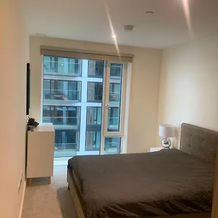 Apartment Stunning 2 Bed Penthouse Canning Town