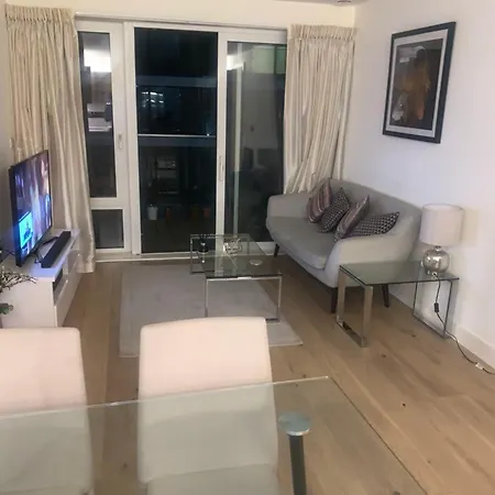 Stunning 2 Bed Penthouse Canning Town London