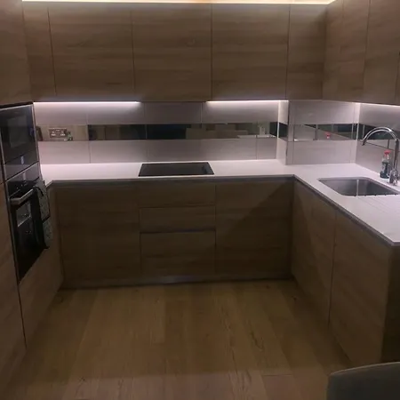 Stunning 2 Bed Penthouse Canning Town Apartment