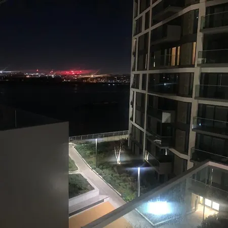 Stunning 2 Bed Penthouse Canning Town Apartment London