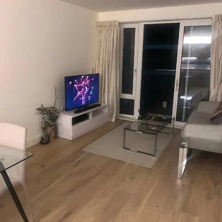 Stunning 2 Bed Penthouse Canning Town *