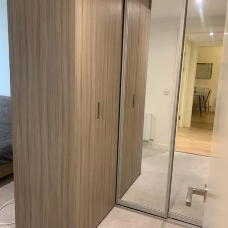 Apartment Stunning 2 Bed Penthouse Canning Town *