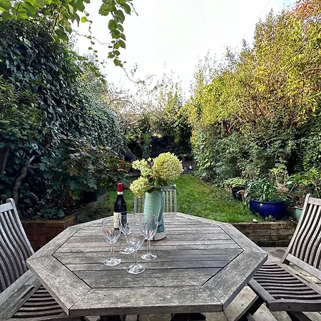 2 Bed Luxe Garden * Londýn