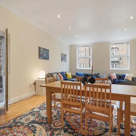 The Chic Townhouse In Kings Cross!!! 3 Floors Apartment