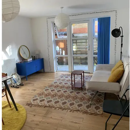 East Two Bedroom With Private Patio - Entire * London
