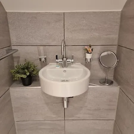 Large Duplex Flat At Bridge דירה *