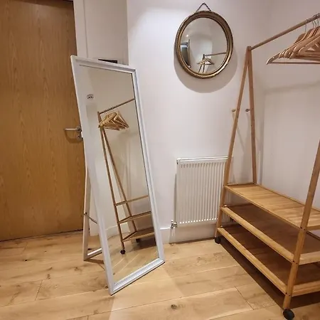 דירה Large Duplex Flat At Bridge *