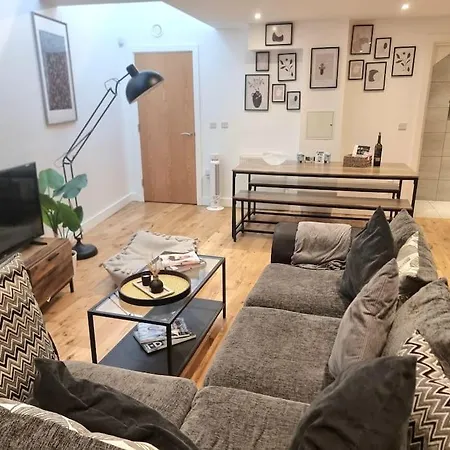 Large Duplex Flat At Bridge לונדון