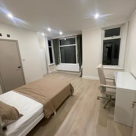 Private In Aur * Beckenham
