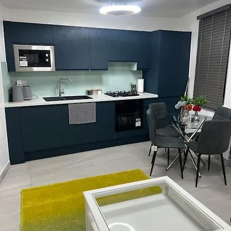 Apartamento Stunning 2 Bed Located On High Street, 5 Minutes From New Cross Station, Free Parking, 1 Minute From Famous 5 Star Lit Shisha Bar And Restaurant *
