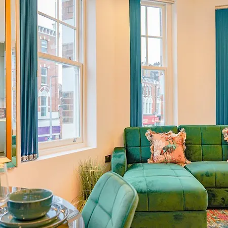 New Luxurious Stunning Block In Apartment London