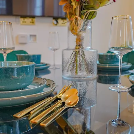Apartment New Luxurious Stunning Block In