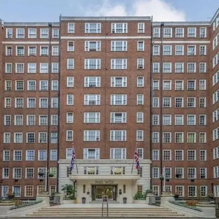 Spacious 3 Bedroom Flat In The Heart Of * London