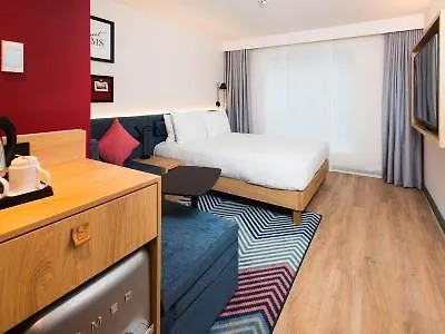 Hampton By Hilton Park Royal Londýn
