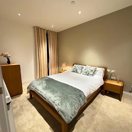 Air Airport 2 Bedroom London