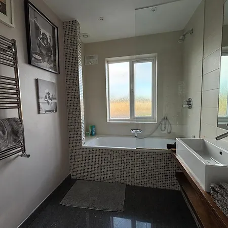 Entire House Floor Perfect For Couples & Freelancers - Available For Single Too *