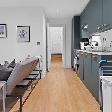 Modern With Free Wifi Apartment *
