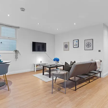 Modern With Free Wifi Apartment London