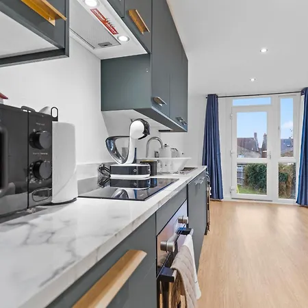 Modern With Free Wifi Apartment