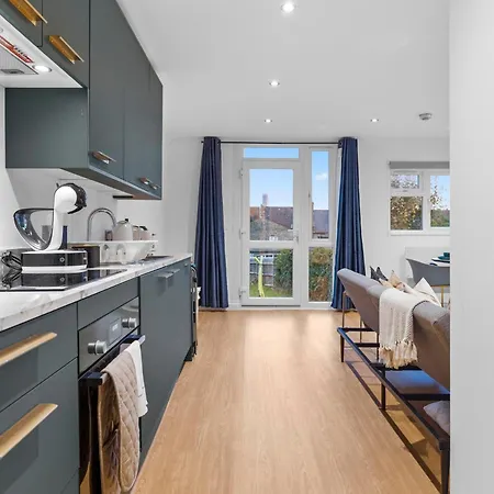 Modern With Free Wifi Apartment
