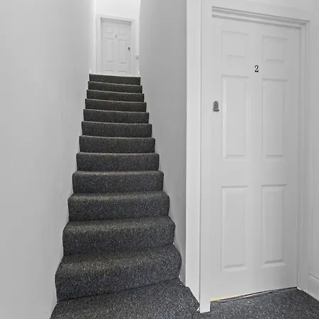 Modern With Free Wifi * London
