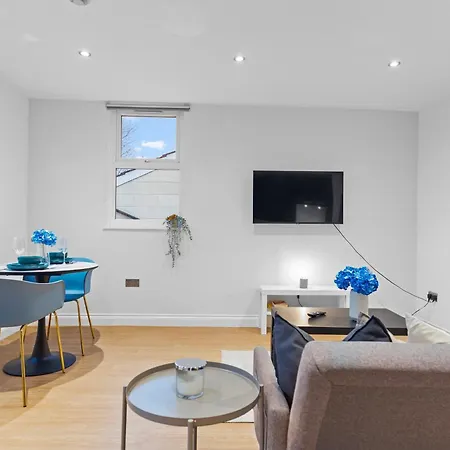 Modern With Free Wifi London