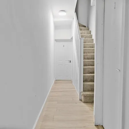 Guest house Modern Studio By Livestay Short Lets & Serviced London