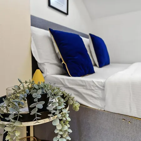 Modern Studio By Livestay Short Lets & Serviced London