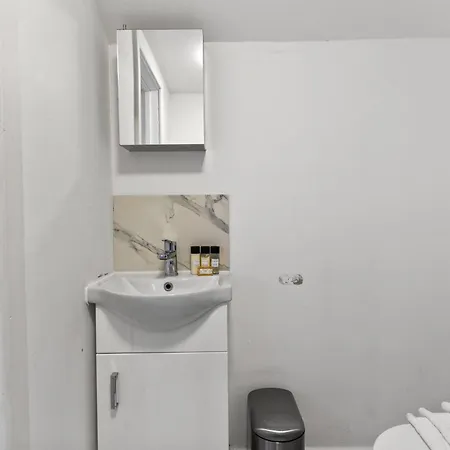 Modern Studio By Livestay Short Lets & Serviced