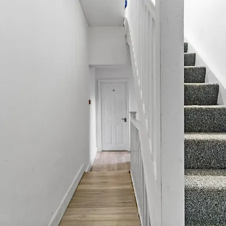 Modern Studio By Livestay Short Lets & Serviced Guest house London