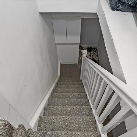 Modern Studio By Livestay Short Lets & Serviced *