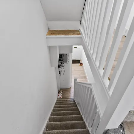 Modern Studio By Livestay Short Lets & Serviced London