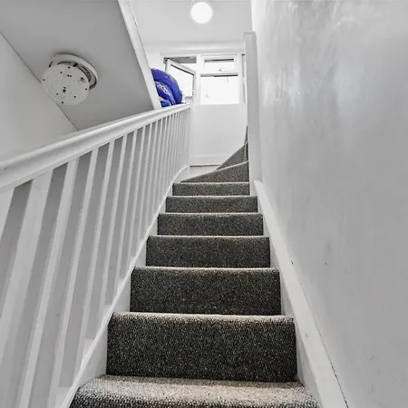 Modern Studio By Livestay Short Lets & Serviced Guest house London