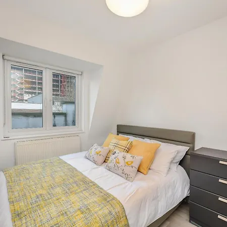 Apartment 2 Bed Apartment- Finsbury Park Station C