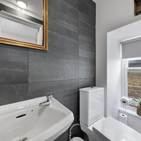 One Bedroom Flat Opposite Archway Station * London