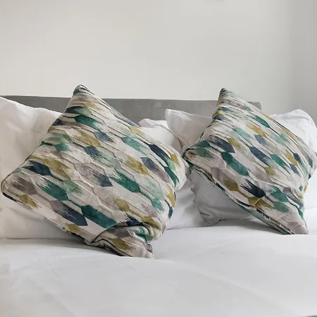 Canary Chic 2 Bedroom With Marina Views *