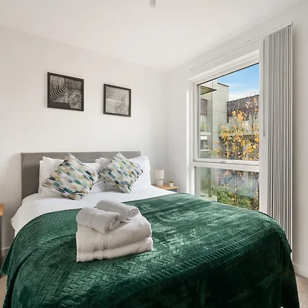 Canary Chic 2 Bedroom With Marina Views London
